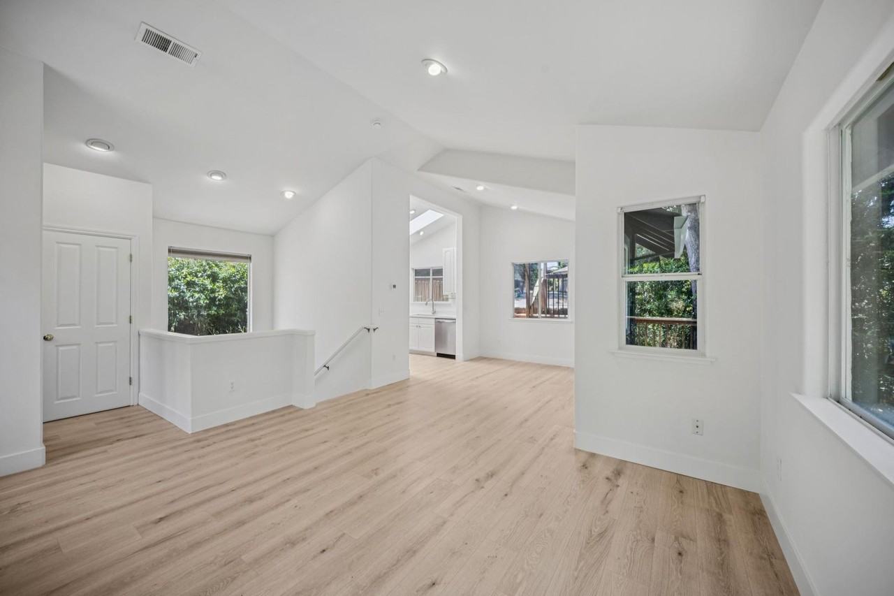 406 Wellesley Ct - Photo 4 of 17