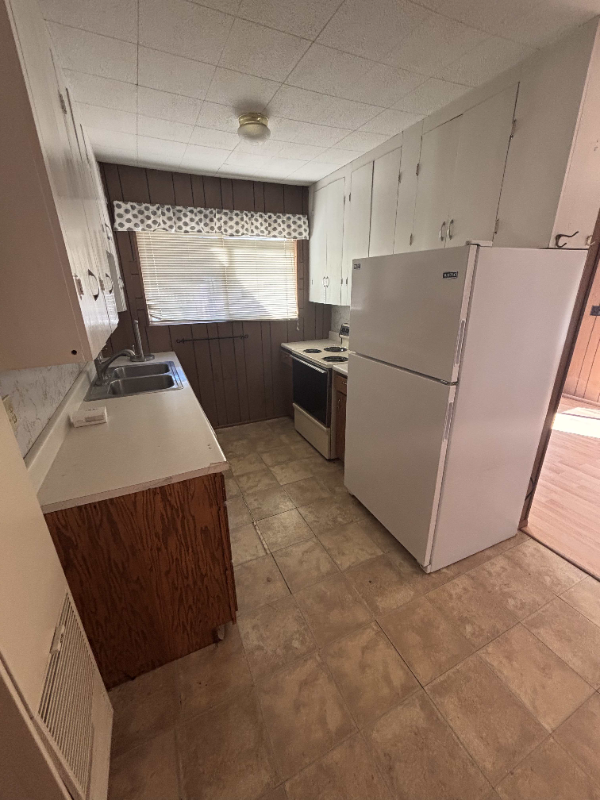 2632 1/2 Pear St - Photo 3 of 9