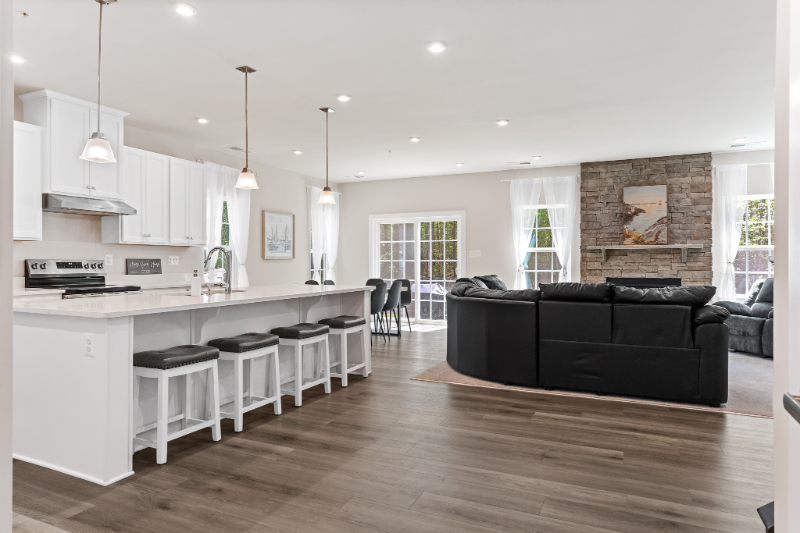 12104 Landings Blvd - Photo 2 of 17