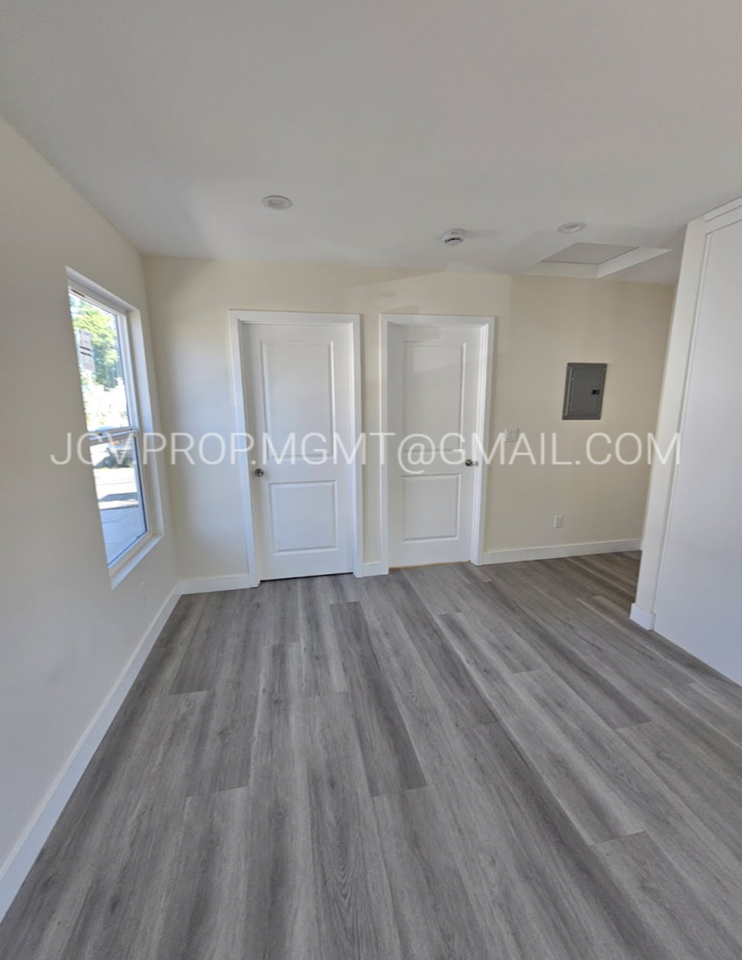 1025 South Victoria Avenue, Unit D - Photo 2 of 6