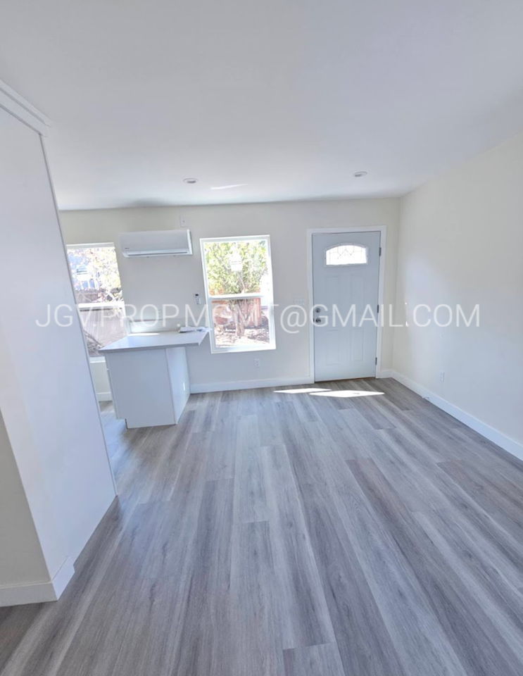 1025 South Victoria Avenue, Unit D - Photo 3 of 6