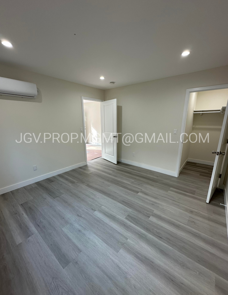 1025 South Victoria Avenue, Unit D - Photo 4 of 6