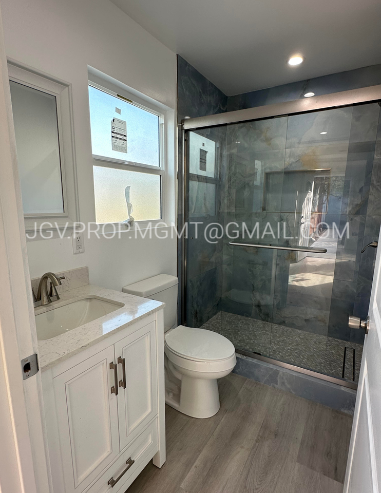 1025 South Victoria Avenue, Unit D - Photo 6 of 6