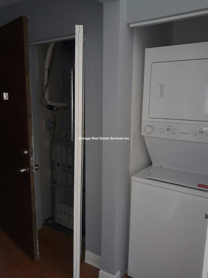 1644 West Pratt Boulevard, Unit 1J - Photo 4 of 11