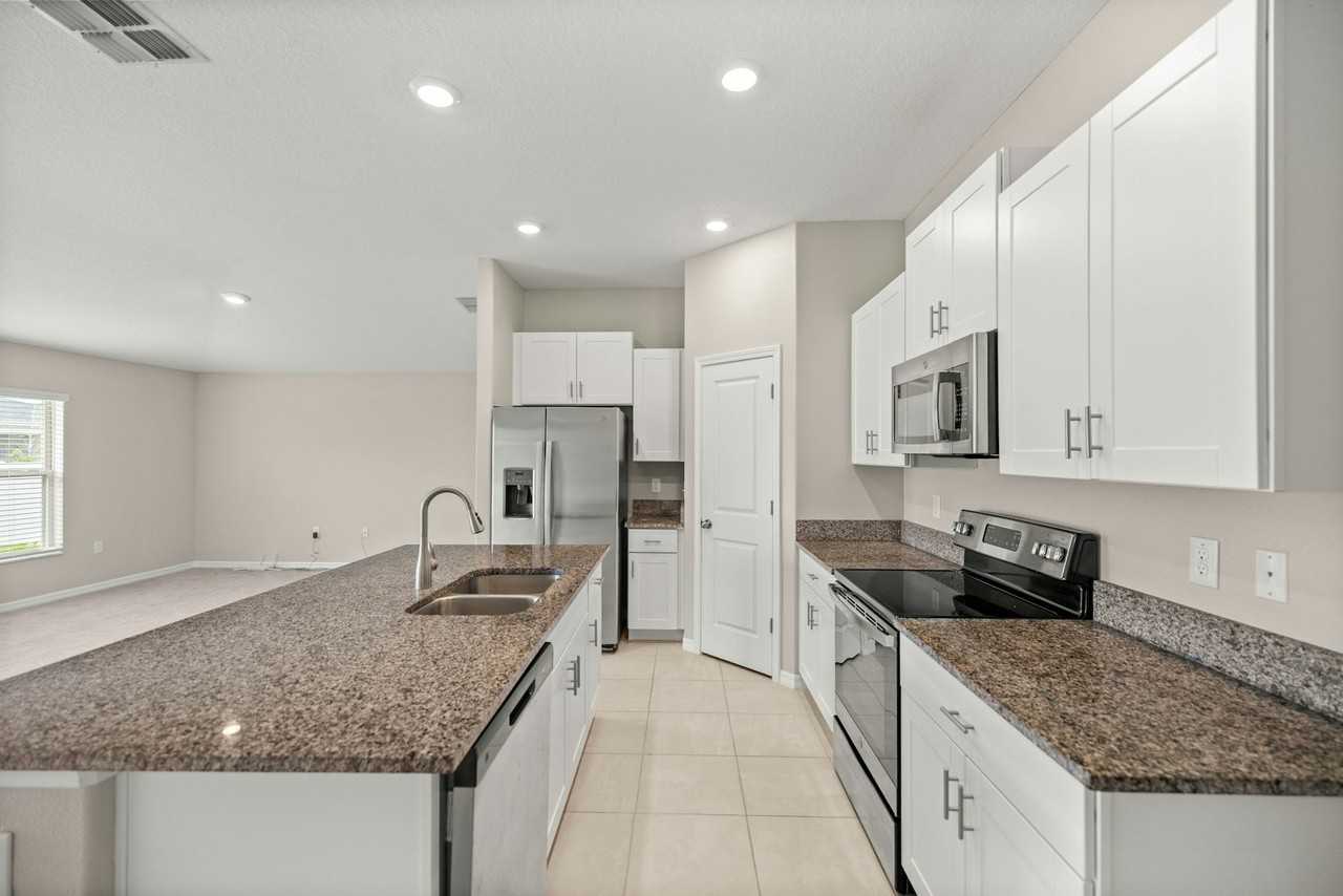 9266 Southwest 58th Circle - Photo 5 of 19