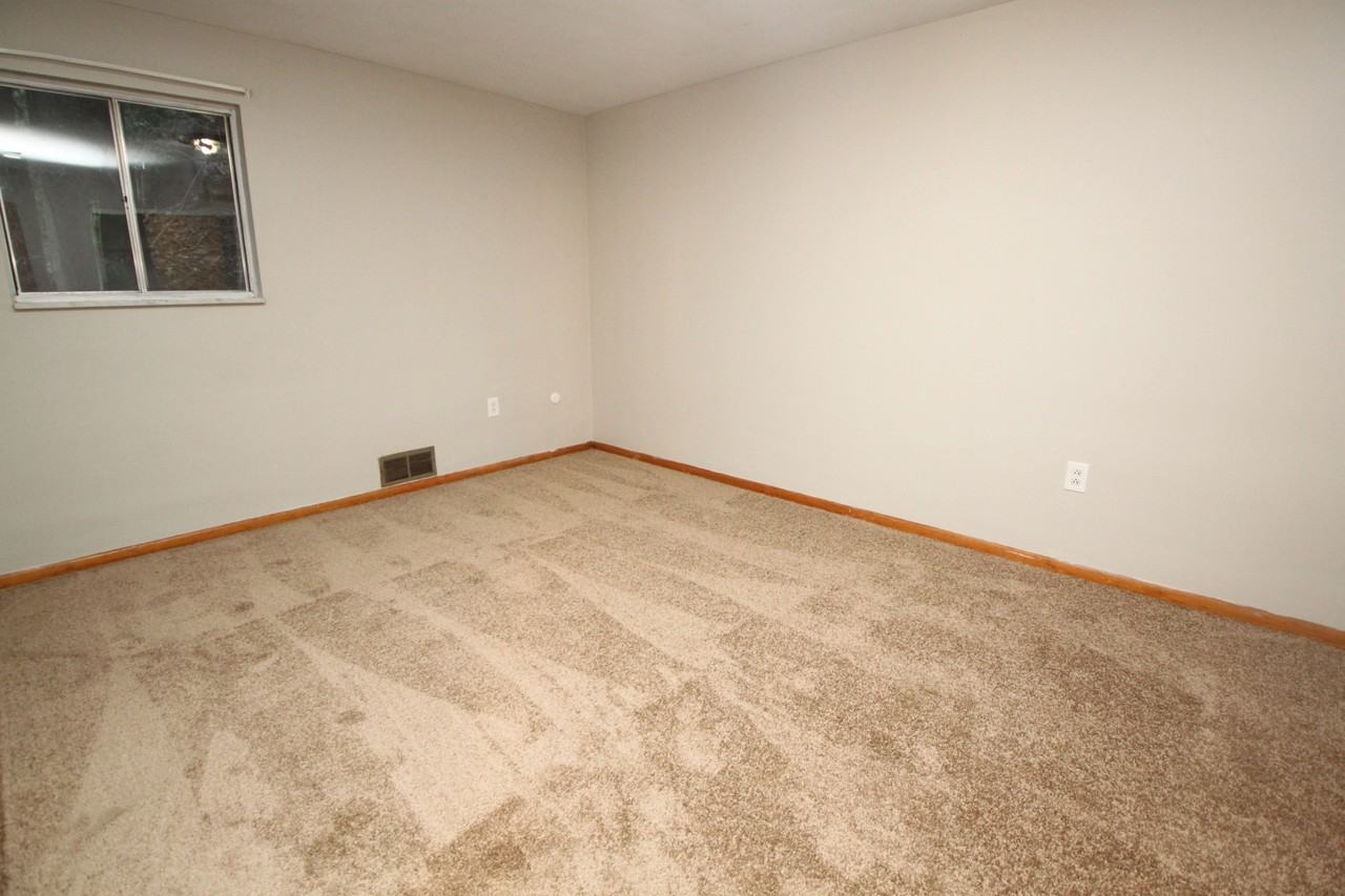 NOLL AVENUE -- 070 - Photo 6 of 17