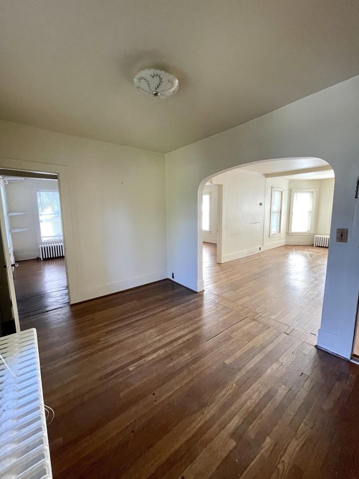 73 Hamlin Street - Photo 5 of 10