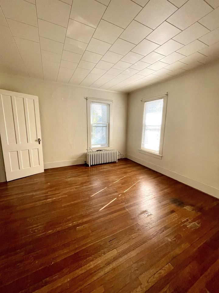 73 Hamlin Street - Photo 6 of 10