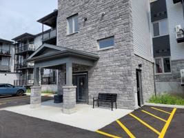 featured image of 985 Russell Rd