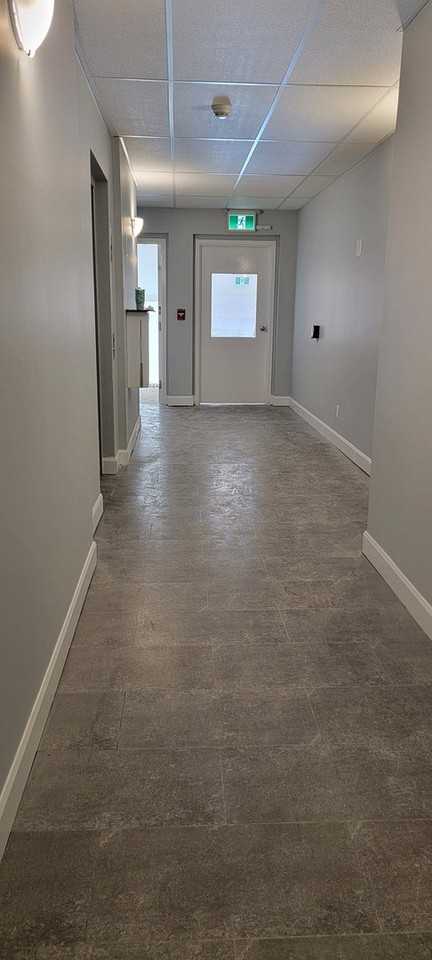 985 Russell Rd - Photo 3 of 24