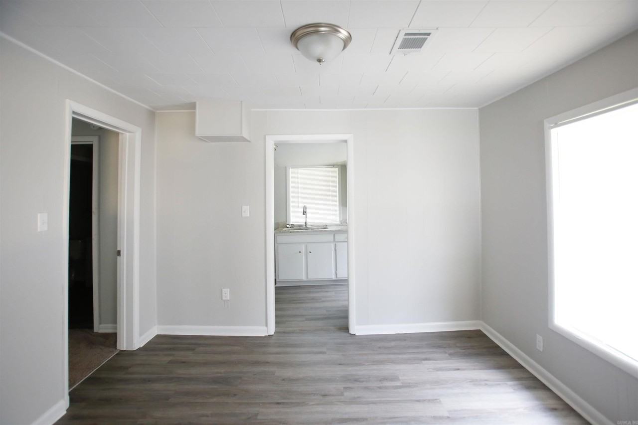 4903 W 28th St - Photo 3 of 10