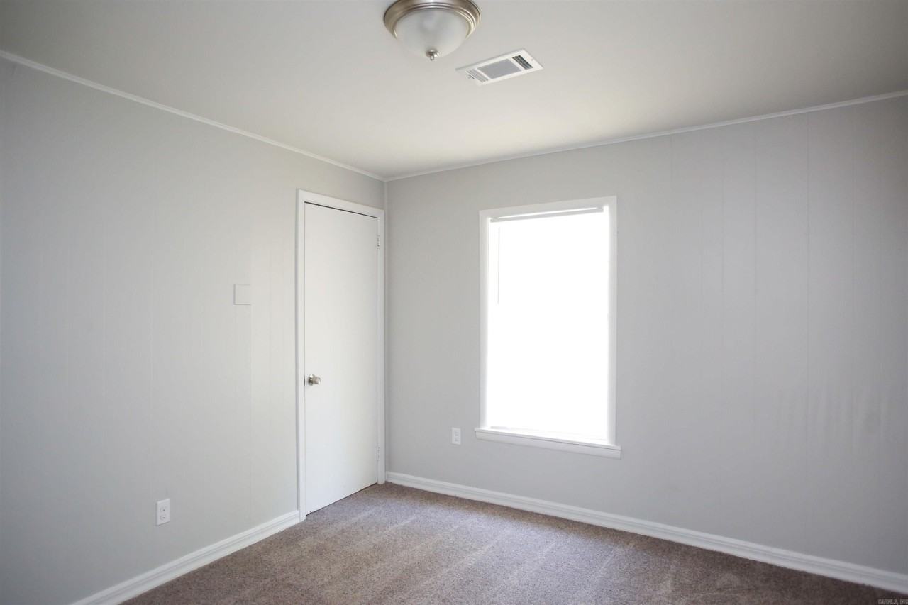 4903 W 28th St - Photo 6 of 10