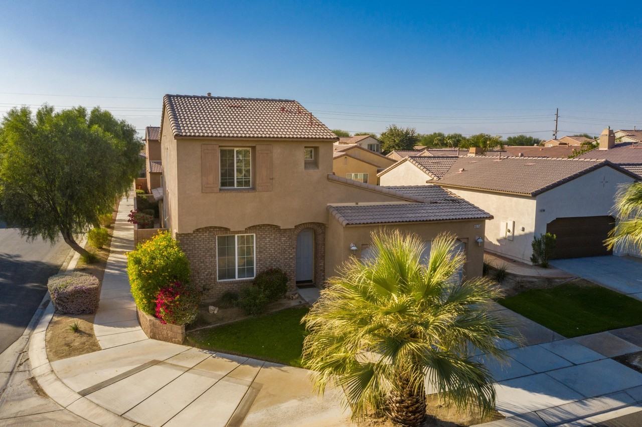 42753 Della Place - Photo 2 of 30