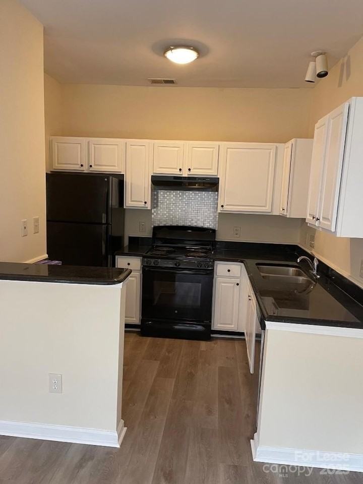 2121 Lennox Square Road - Photo 5 of 17