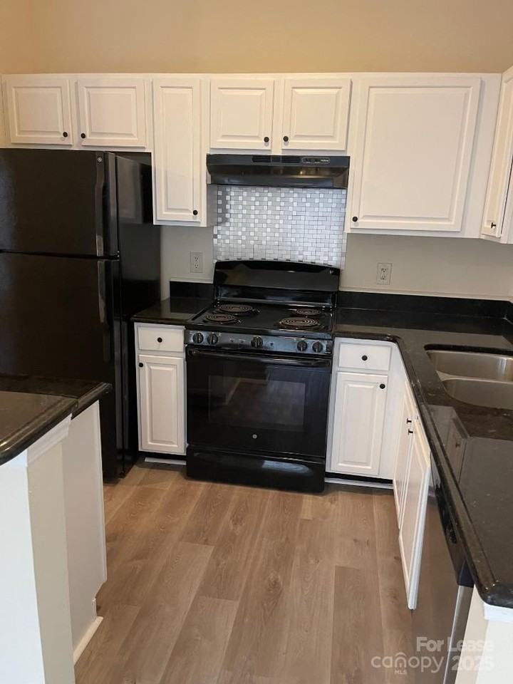 2121 Lennox Square Road - Photo 6 of 17