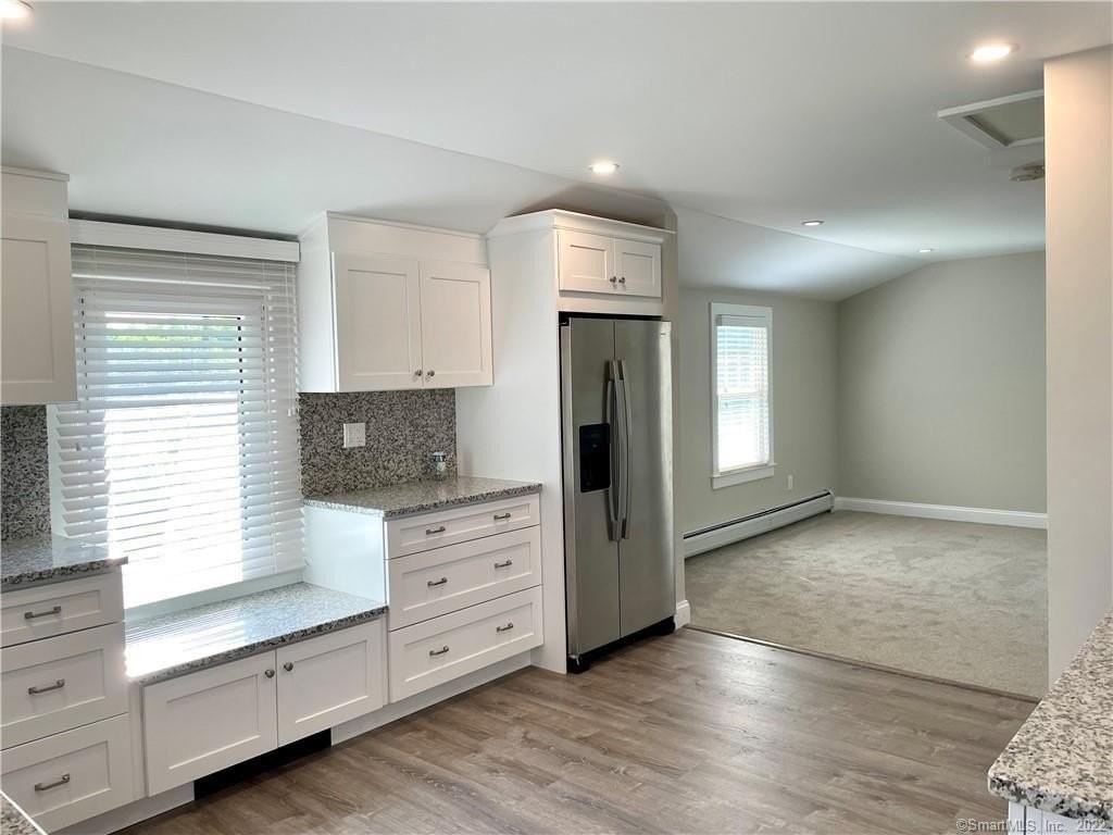 31 Ledge Ave #2 - Photo 5 of 14