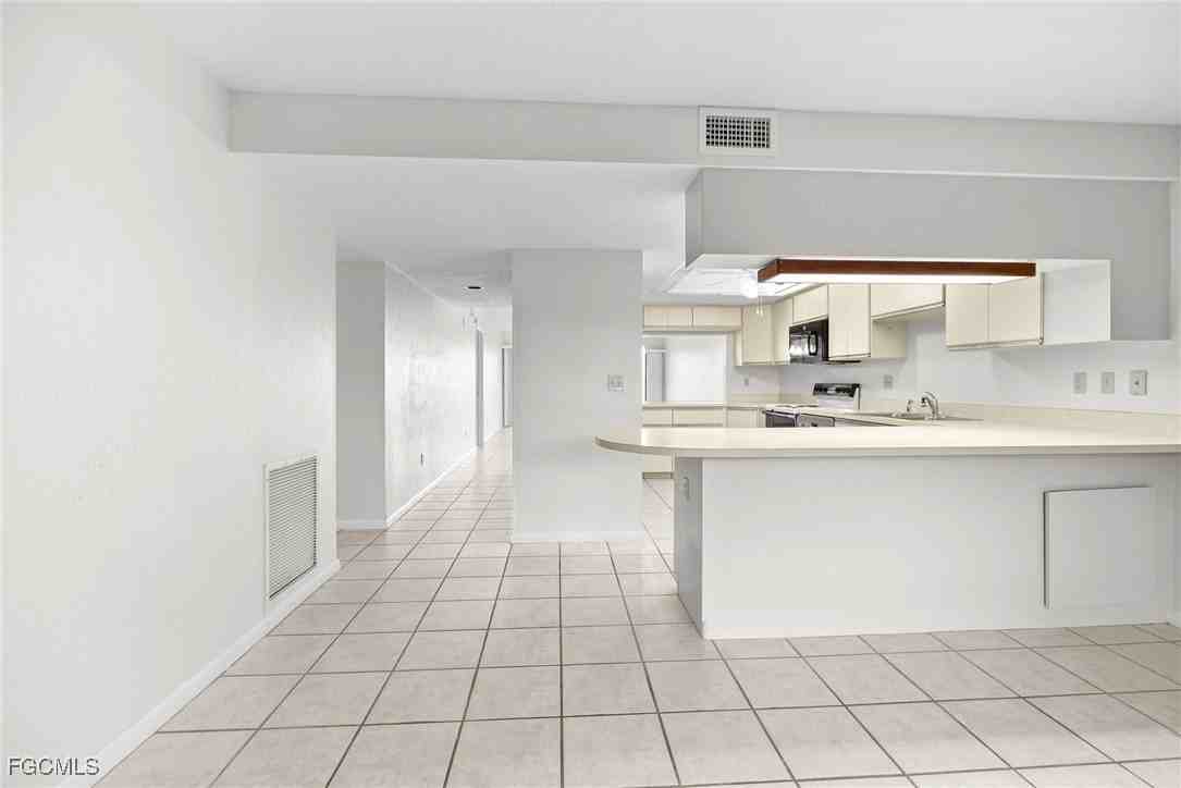 4019 Southeast 20th Place #303 - Photo 3 of 20