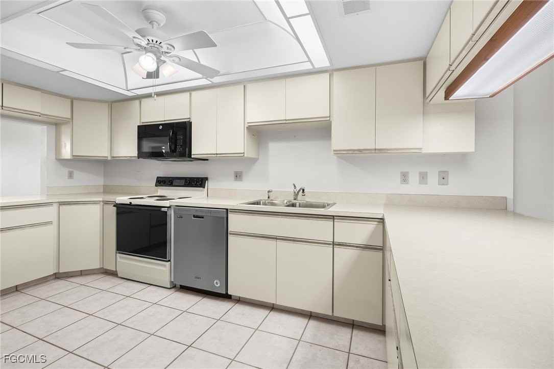 4019 Southeast 20th Place #303 - Photo 5 of 20