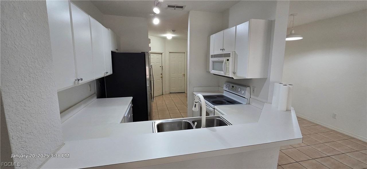 8541 Athena Ct - Photo 4 of 47