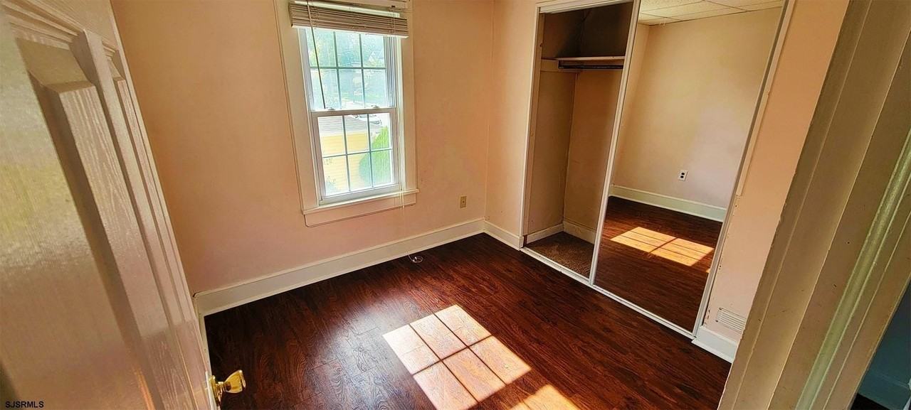 239 Roosevelt Ave - Photo 4 of 9