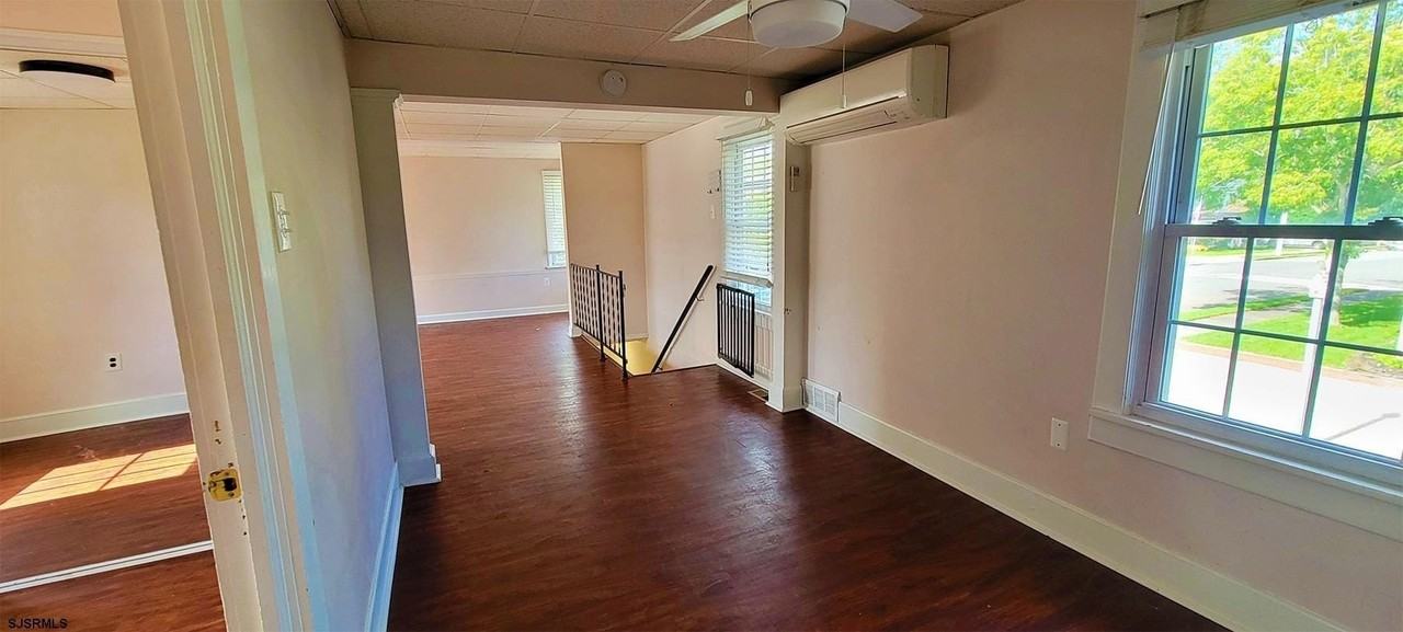 239 Roosevelt Ave - Photo 5 of 9