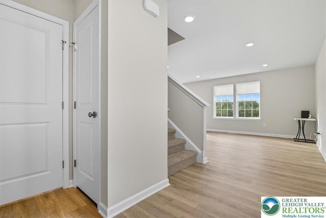 242 Winding Rd - Photo 5 of 45