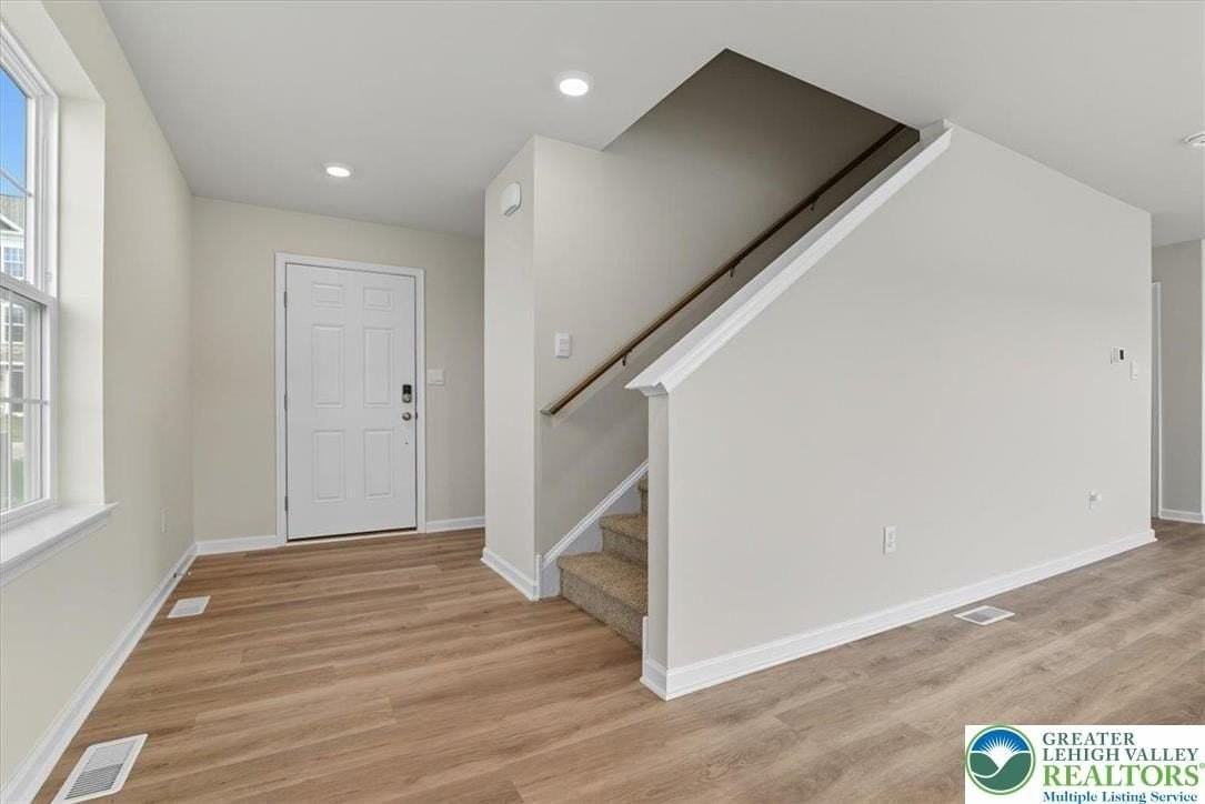 242 Winding Rd - Photo 6 of 45