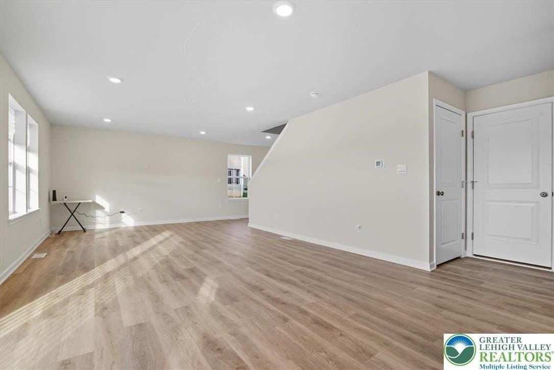 242 Winding Rd - Photo 7 of 45