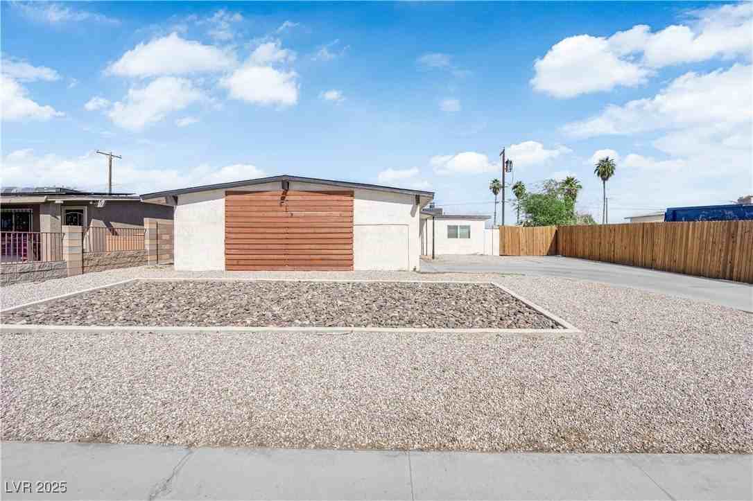 512 Bowman Ave - Photo 2 of 34