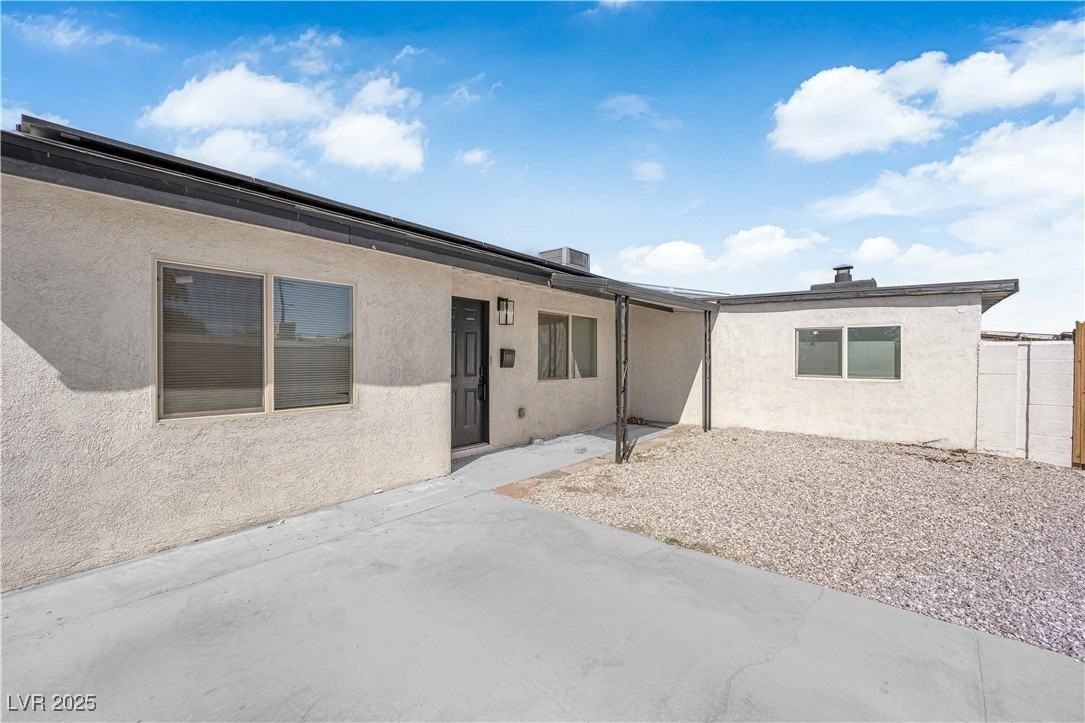 512 Bowman Ave - Photo 4 of 34