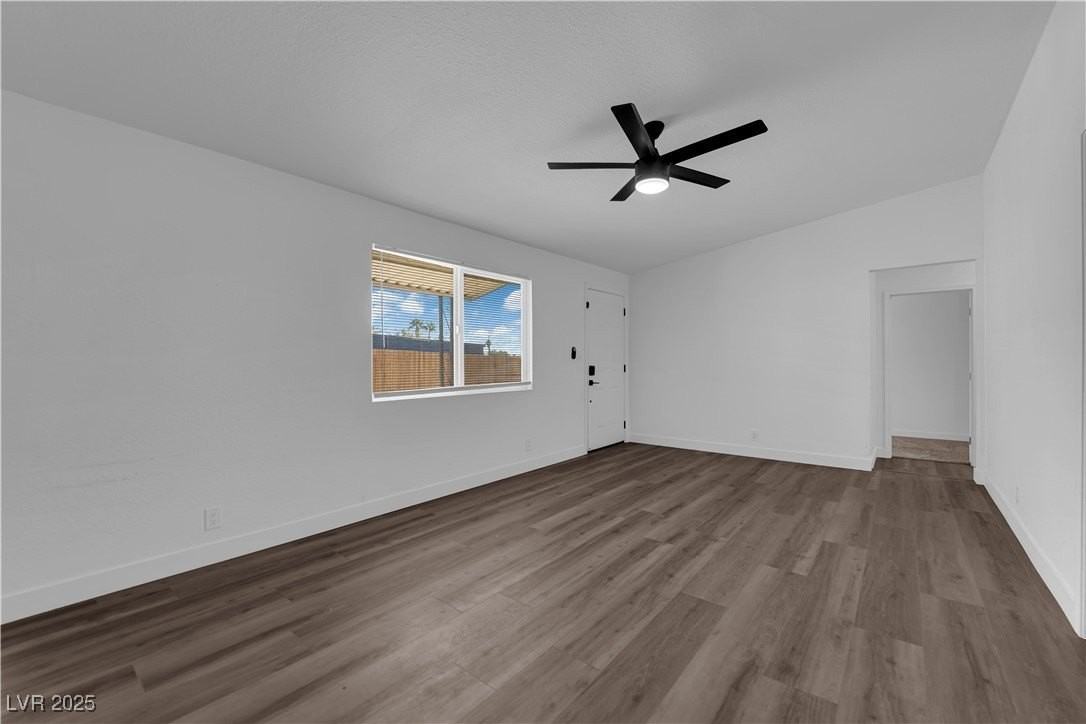 512 Bowman Ave - Photo 7 of 34