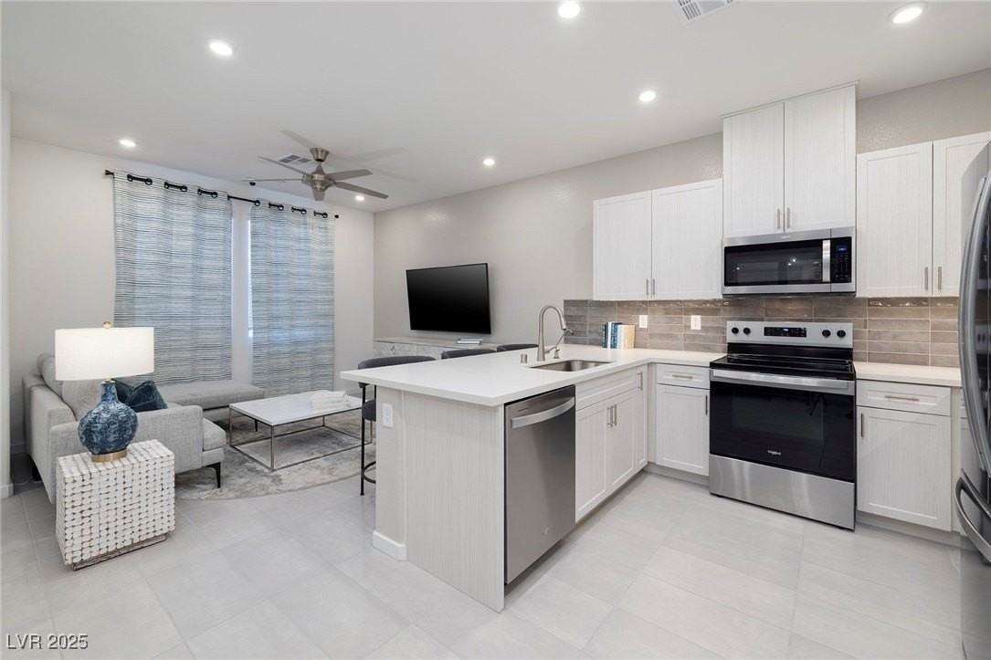 6788 Nimbus Ave - Photo 6 of 30