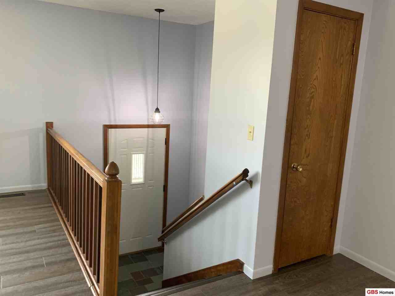 6612 S 85th St - Photo 5 of 40