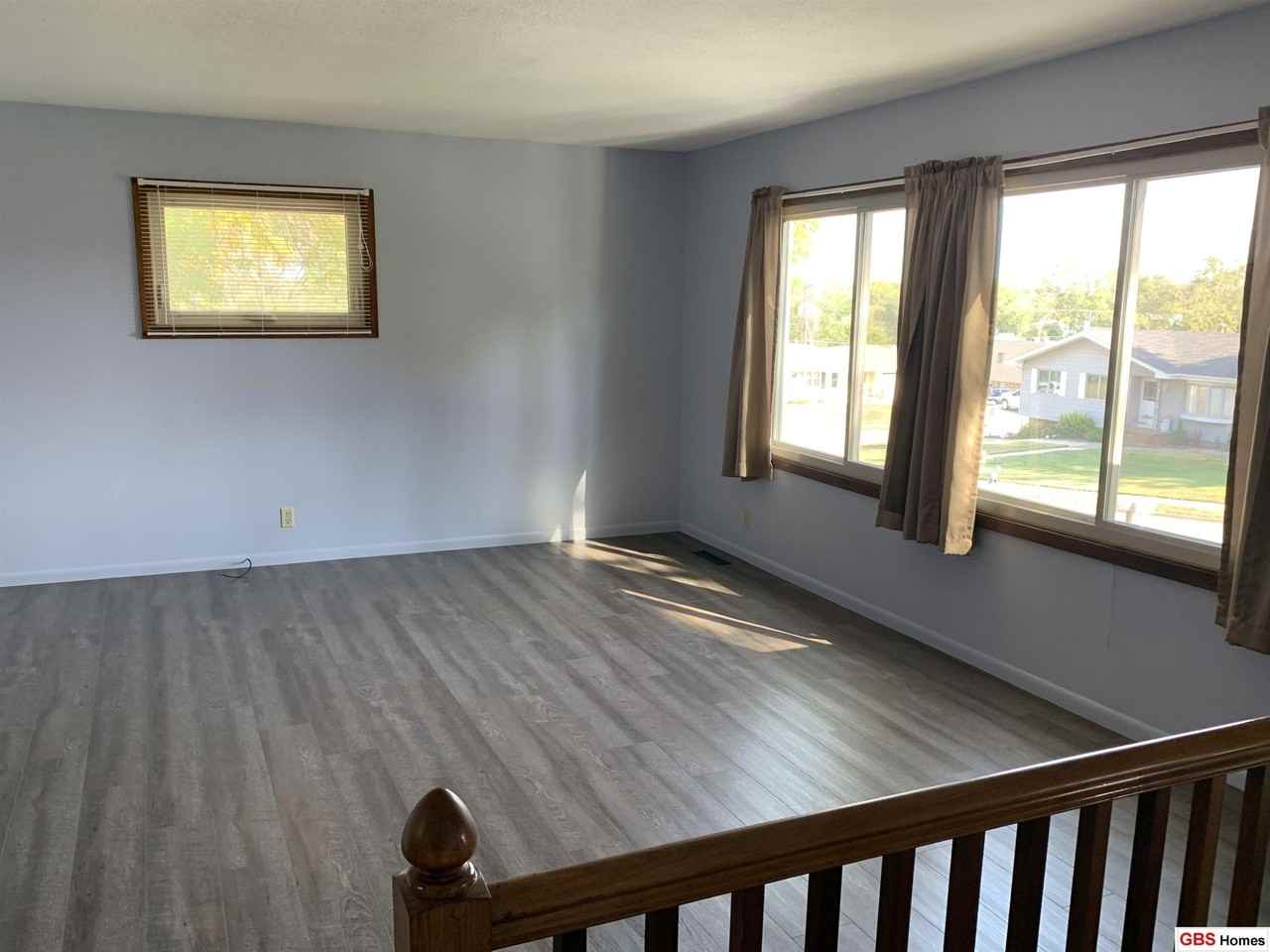 6612 S 85th St - Photo 6 of 40