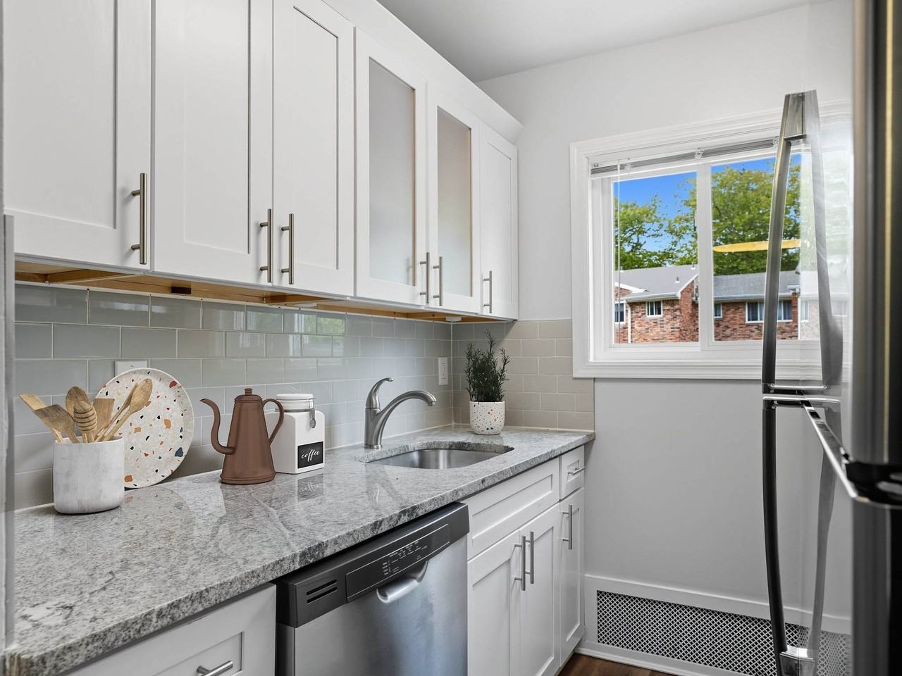 Eagle Rock Apartments at Nesconset - Photo 2 of 12