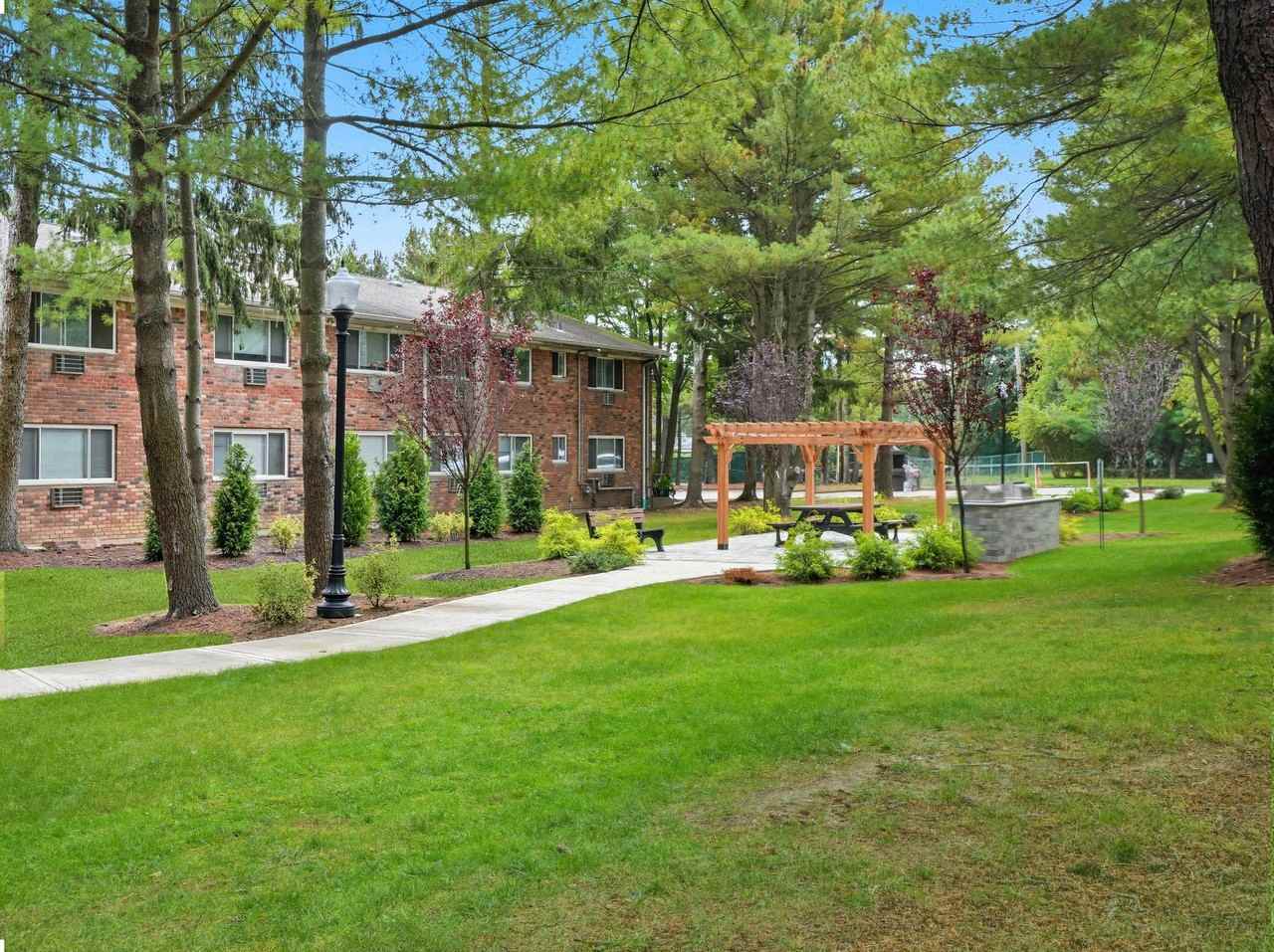 Eagle Rock Apartments at Nesconset - Photo 6 of 12