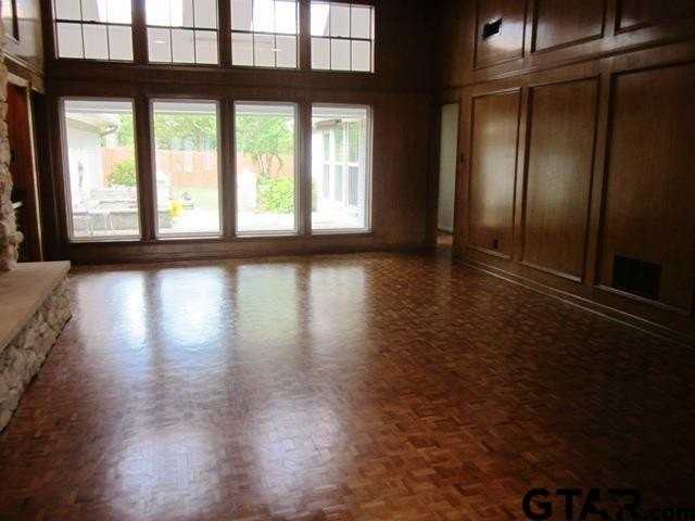 401 Woodland Hills Dr - Photo 4 of 25