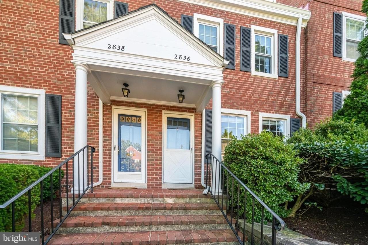 2836 S Abingdon St - Photo 3 of 34