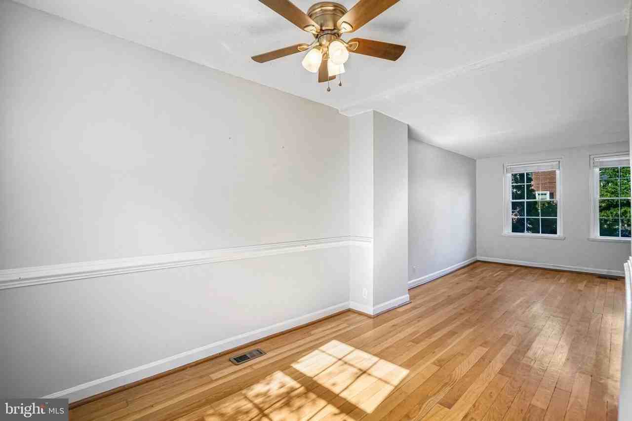 2836 S Abingdon St - Photo 5 of 34