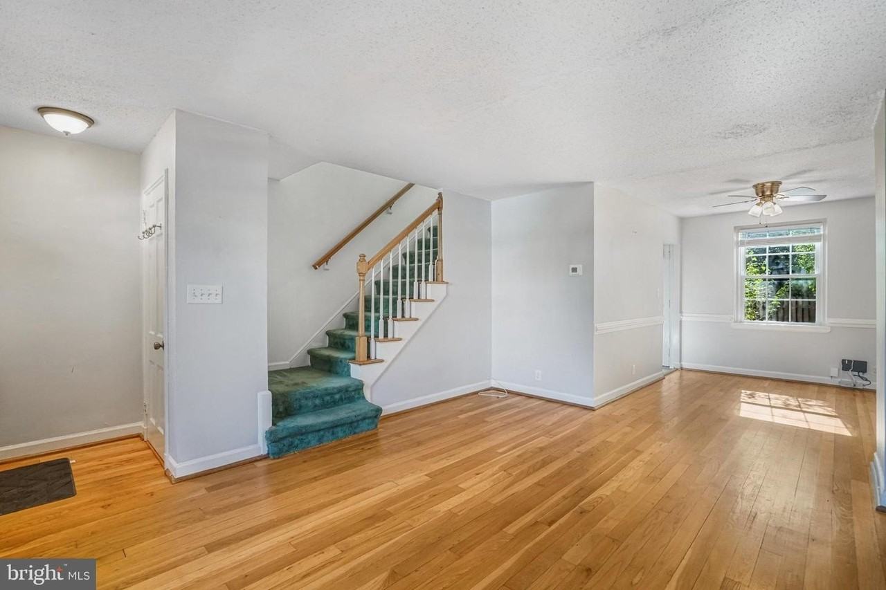 2836 S Abingdon St - Photo 7 of 34