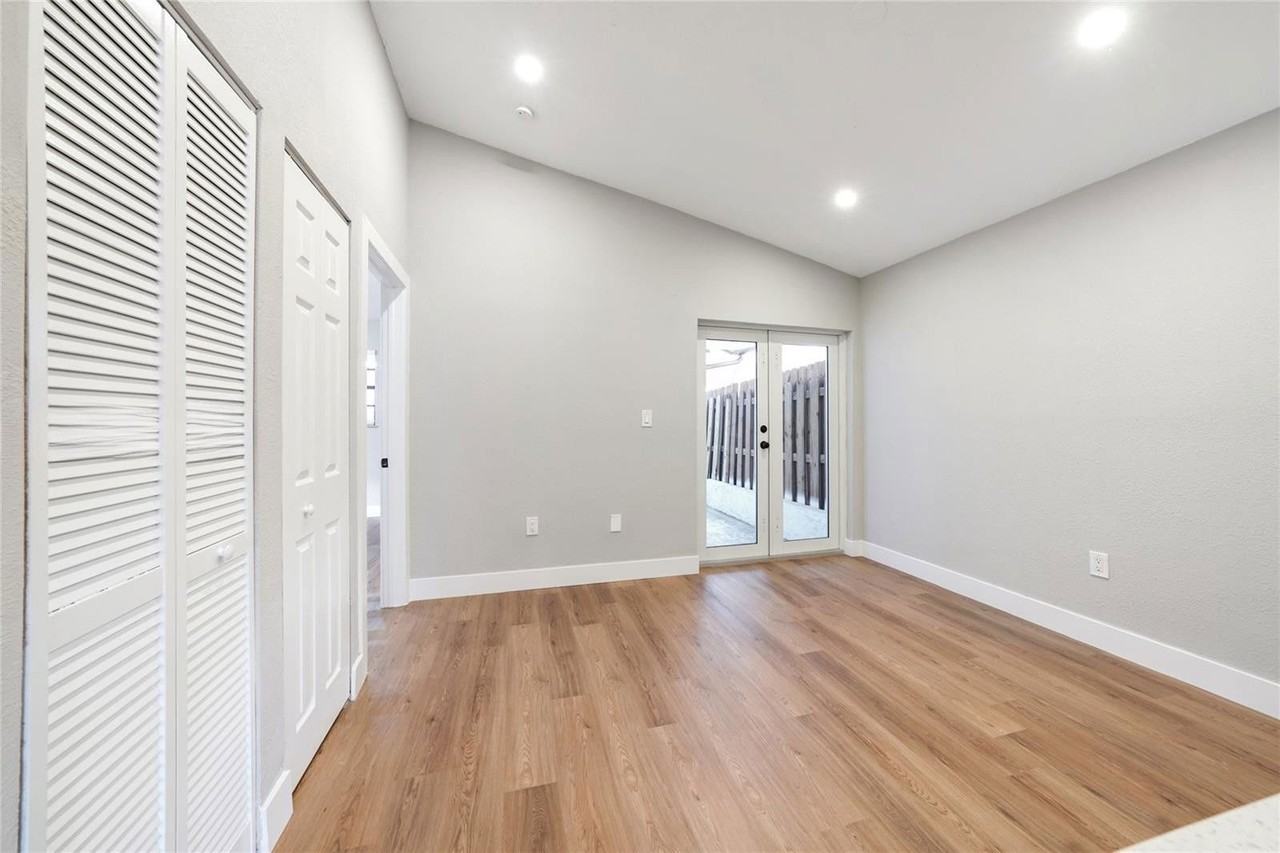 2769 West 74th Terrace - Photo 4 of 8