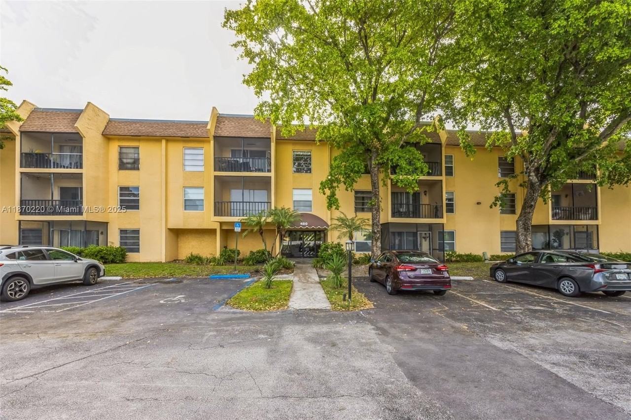 480 Nw 20th St #2010 - Photo 3 of 7