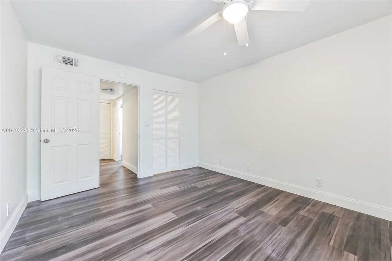 480 Nw 20th St #2010 - Photo 4 of 7