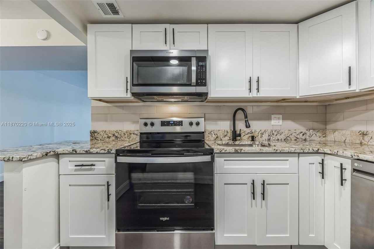 480 Nw 20th St #2010 - Photo 6 of 7