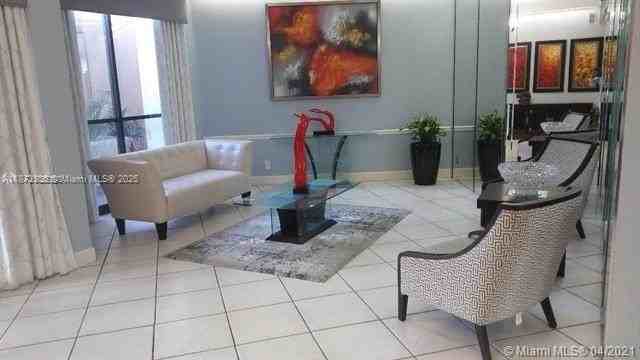 1000 Saint Charles Place #L20