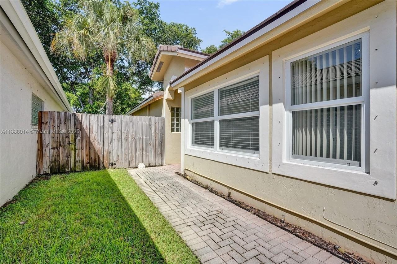 4161 Sapphire Terrace - Photo 5 of 31