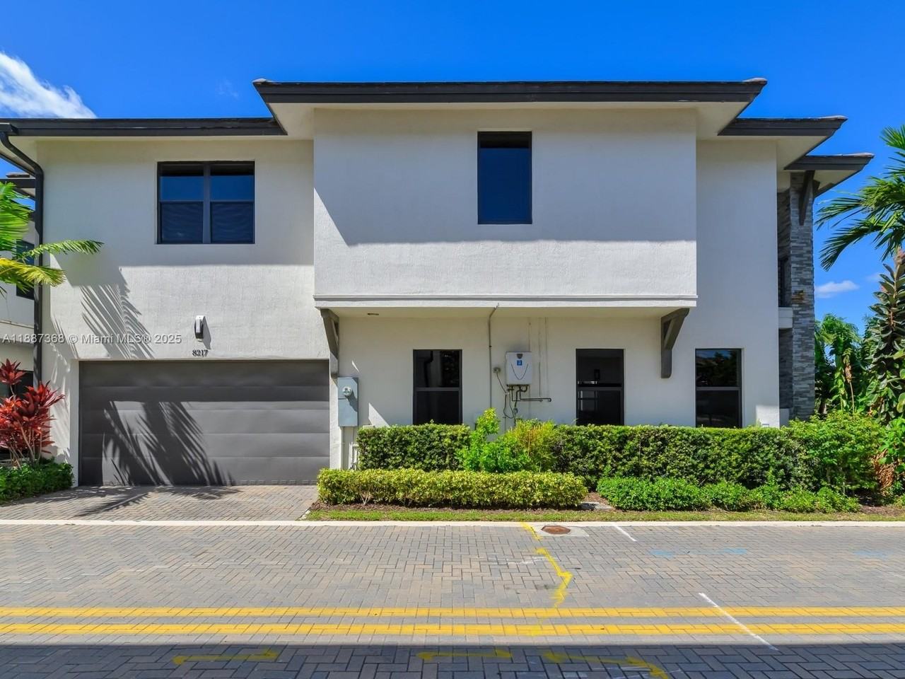 8217 Northwest 46th Street - Photo 2 of 42