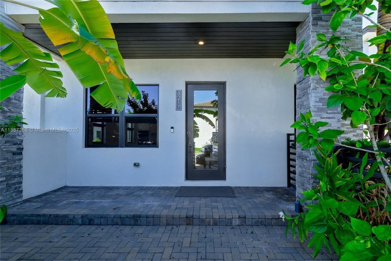 8217 Northwest 46th Street - Photo 5 of 42