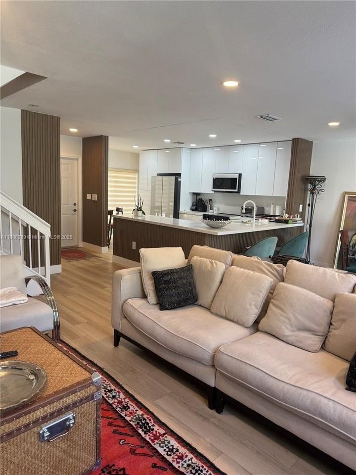 10233 Nw 52nd Ln #0 - Photo 3 of 15