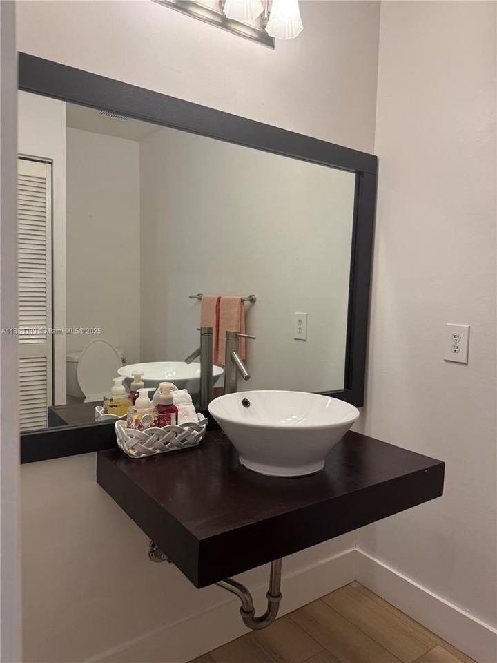 10233 Nw 52nd Ln #0 - Photo 6 of 15